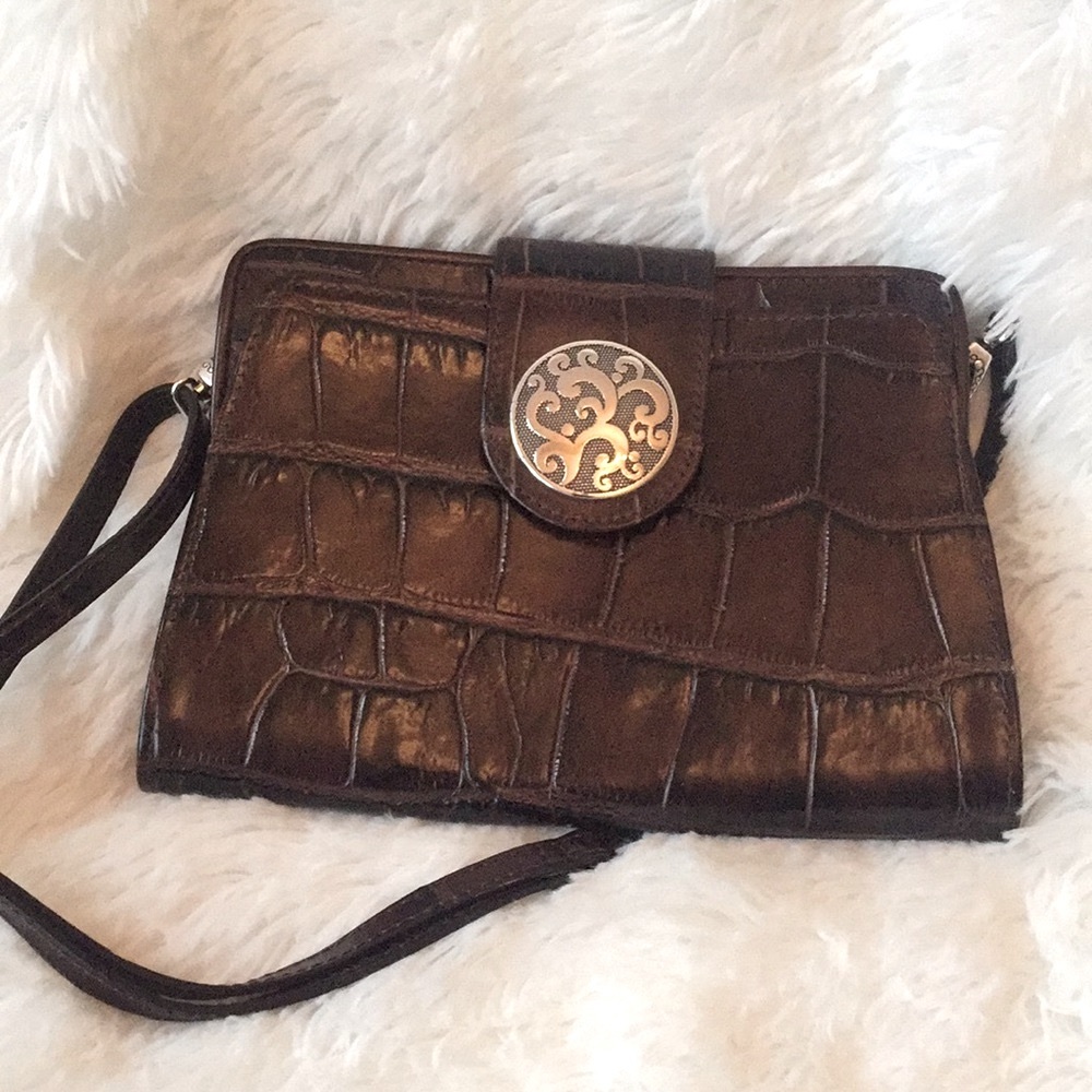 Clutch w/compartments